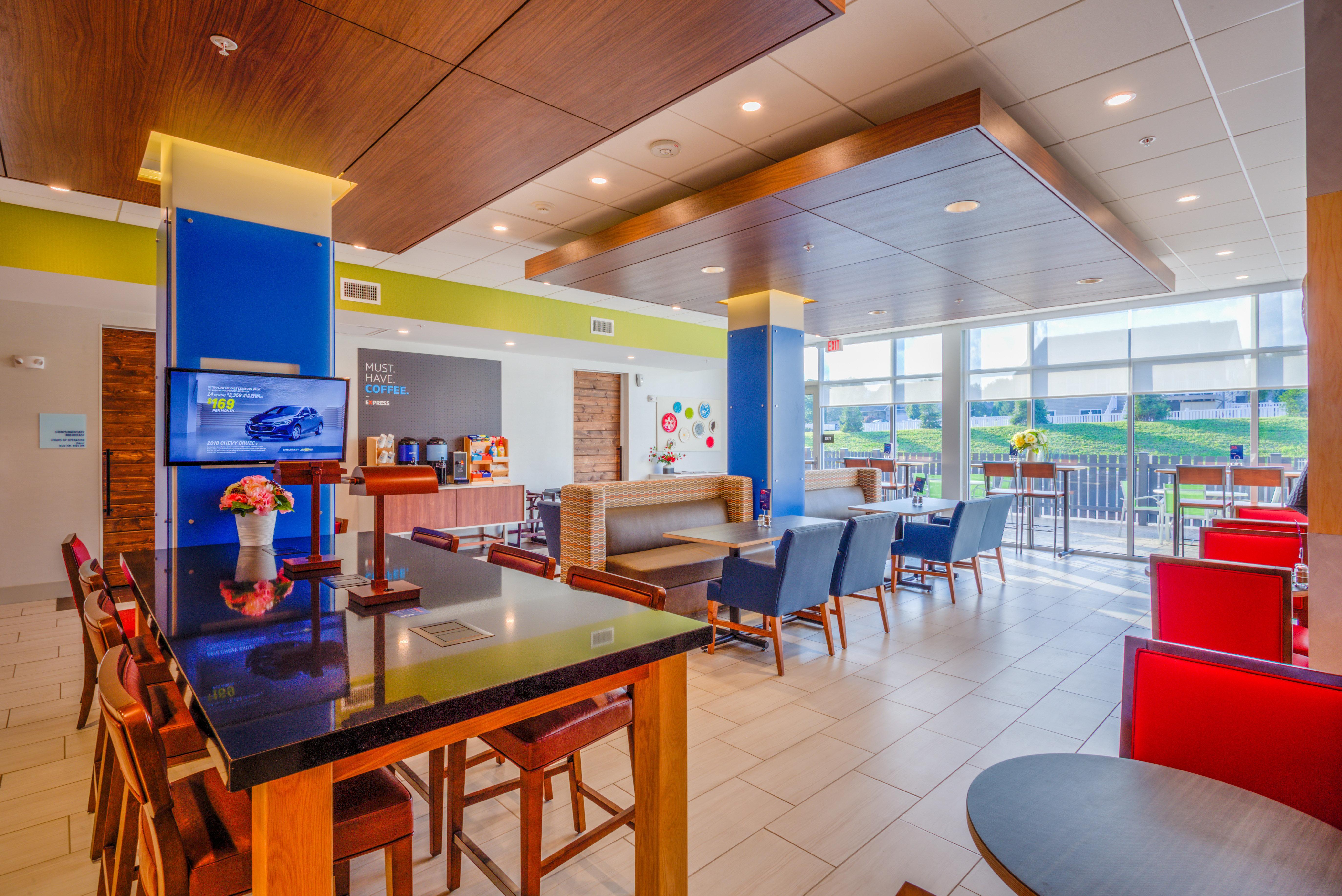 Holiday Inn Express & Suites Reedsville - State Coll Area, An Ihg Hotel エクステリア 写真