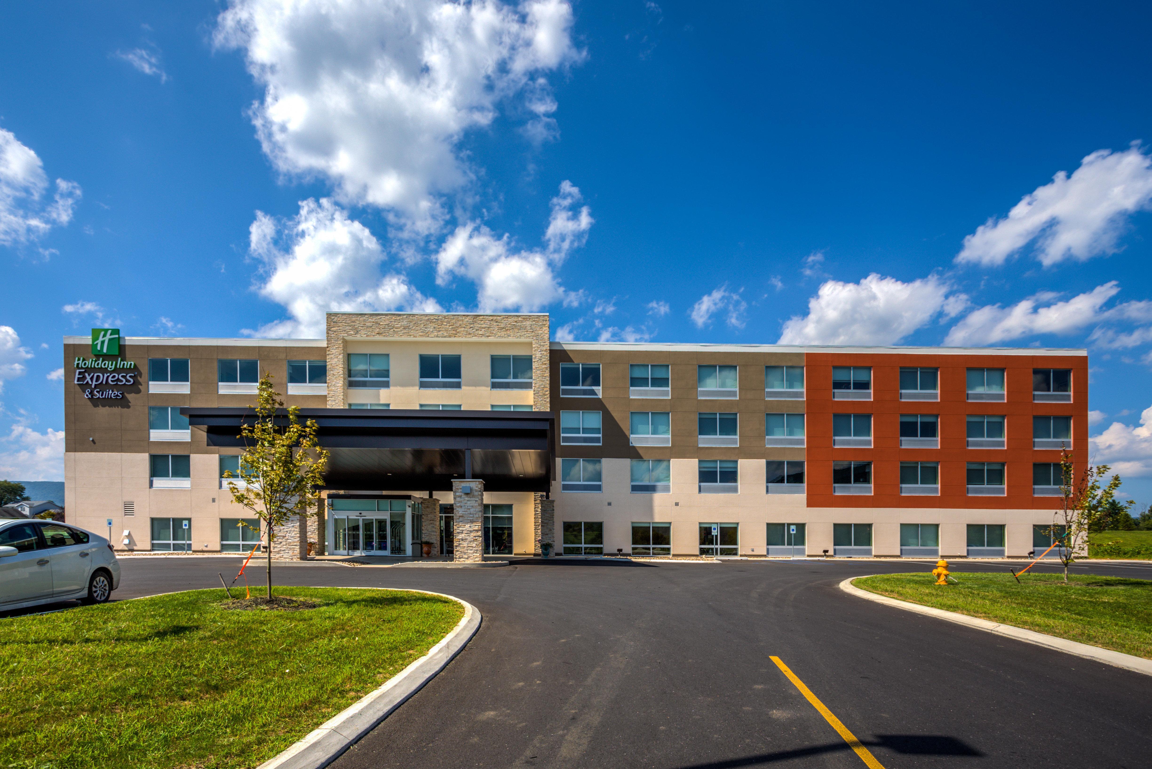 Holiday Inn Express & Suites Reedsville - State Coll Area, An Ihg Hotel エクステリア 写真